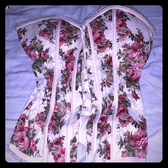 oh yes Tops - “Oh yes” floral “Corset” top
